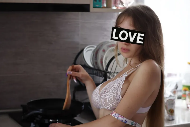 Anjelikaart, 30, ბათუმი 4